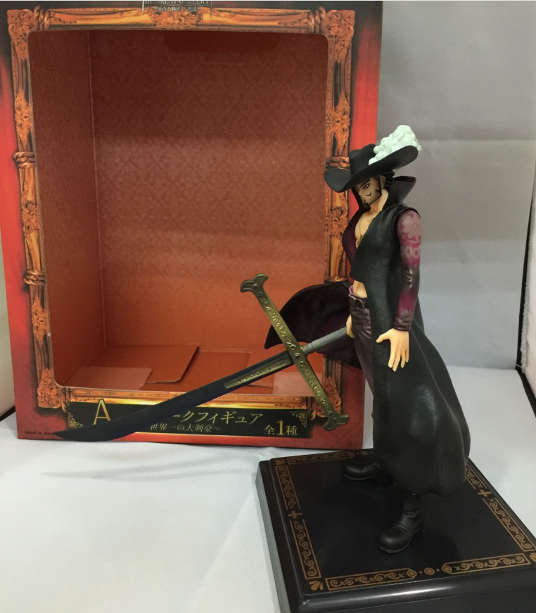 "One Piece Mihawk Figurine - Seven Warlords"