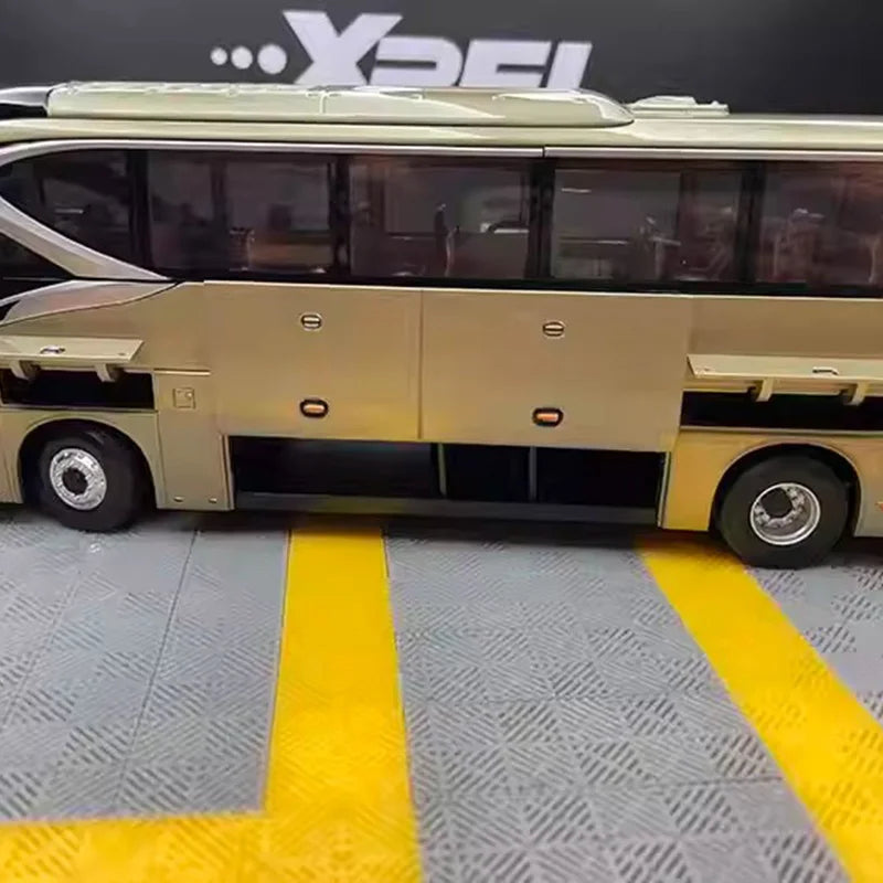 1:42 original factory Xiamen Kinglong passenger bus, Jinlong XML6129 Navigator bus alloy car model, collectible gift, toy