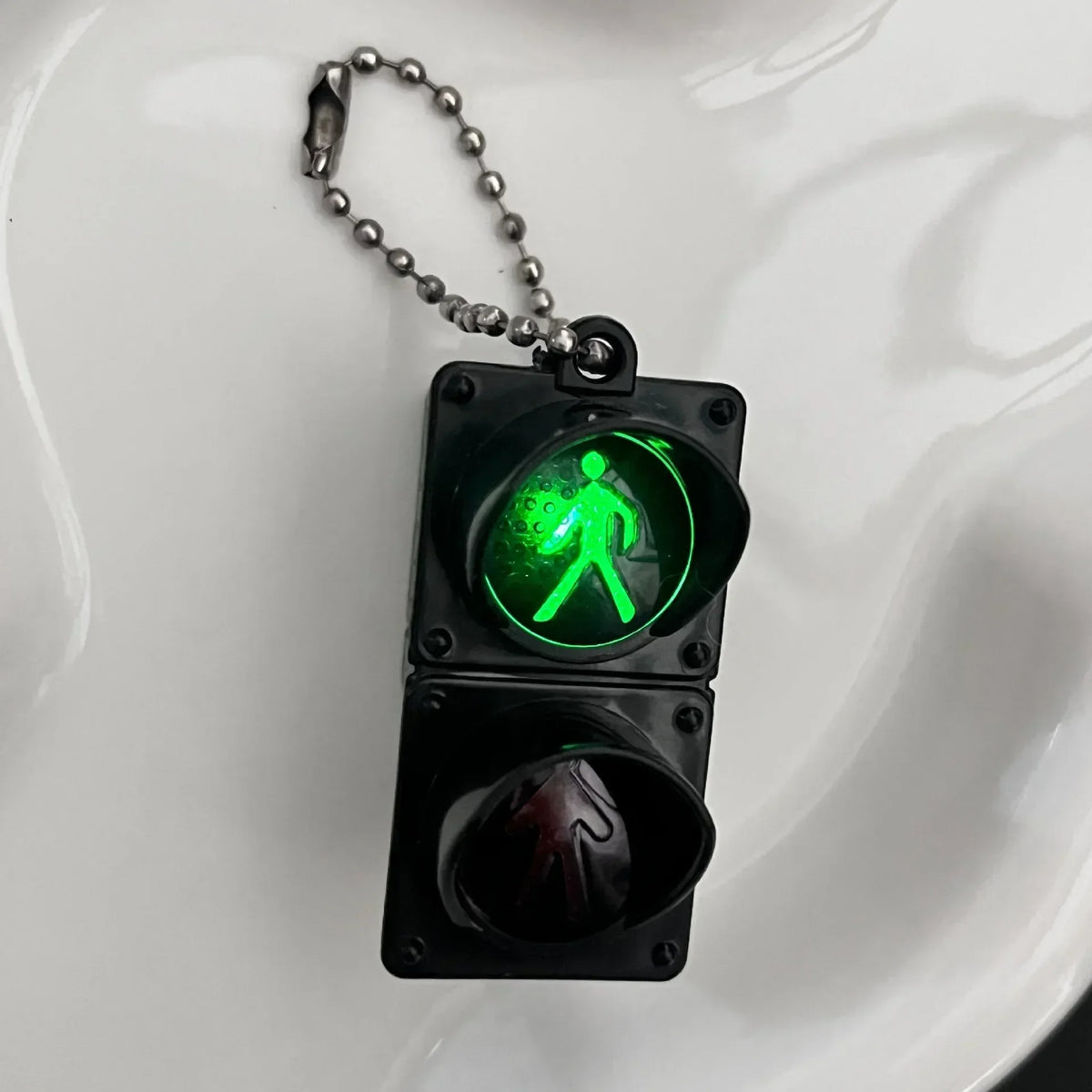 1/2Pcs Simulation Electronic Traffic Light Keychain Pendant Mini Pedestrian Light LED Light-emitting Toy Kids Cognitive Toy Gift