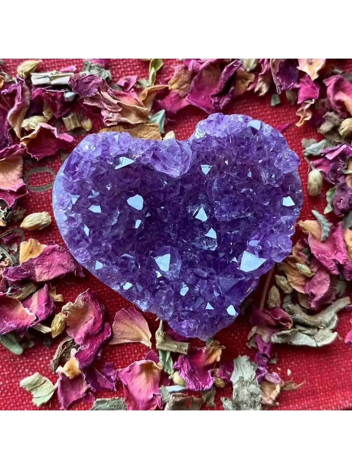 Brazilian Deep Amethyst Cluster Love is used to relieve stress, attract peach blossom luck, and give gifts for the school season