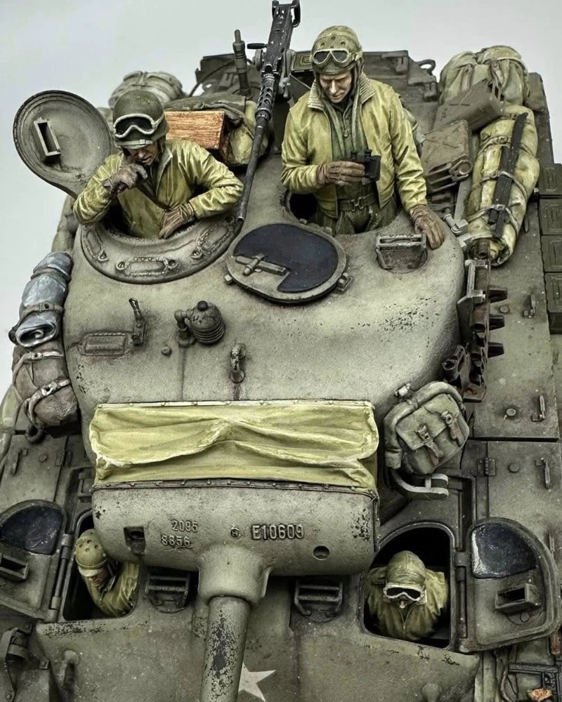 1/16 Scale Die-Cast Resin Figure Model Kit WWII US Tank Crew 4 Figures (No Tank) Unassembled and Unpainted