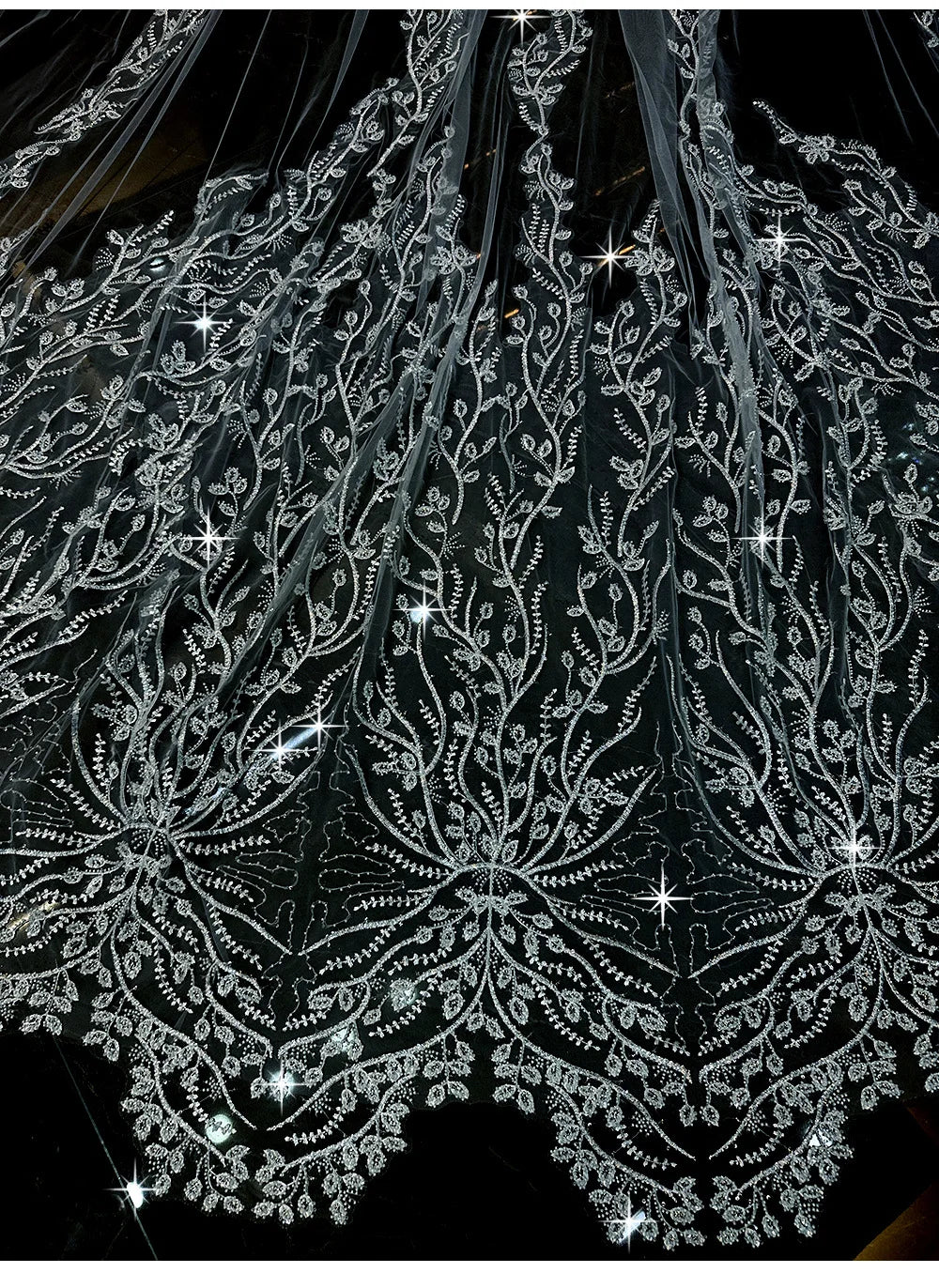 Exquisite Wedding Veil Mantilla Bridal Veils 3.5m Long Tulle with Comb High Quality Wedding Veils Shining Beaded Sequins Crystal