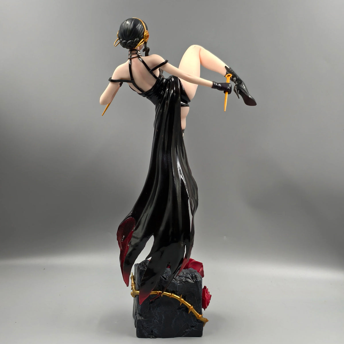 32cm 12.5 inch Anime Yor Forge Action Figures Pvc Statue Desktop Ornamen Collection Statue Model Decoration Room Desk Toys Gifts