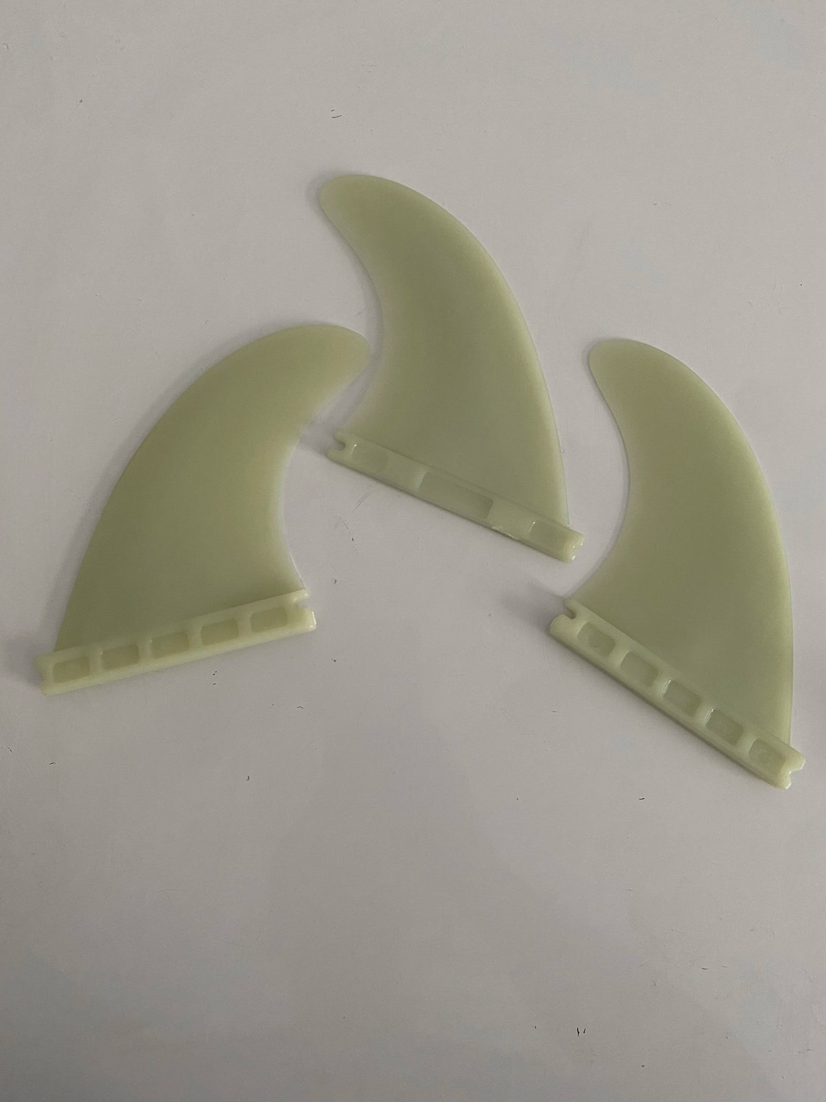 Surfing Fins for Surfboard 4.37"/11.1cm Surf Fin High Quality Plastic Surfboard Water Sports Surfing Board