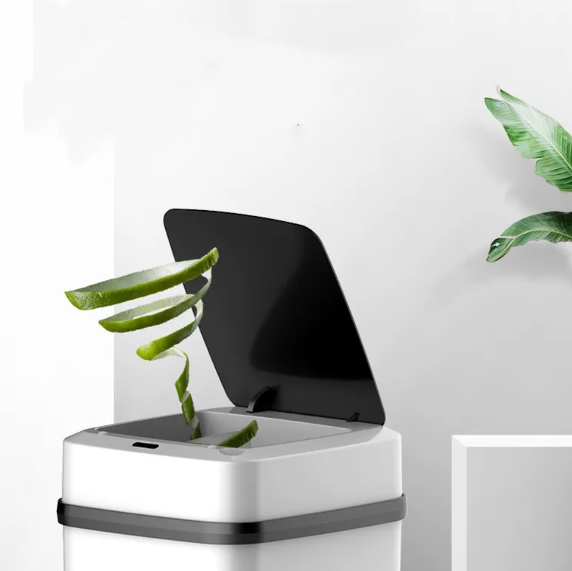 Innovative Smart Trash Can automatic sensor technology for hands-free use