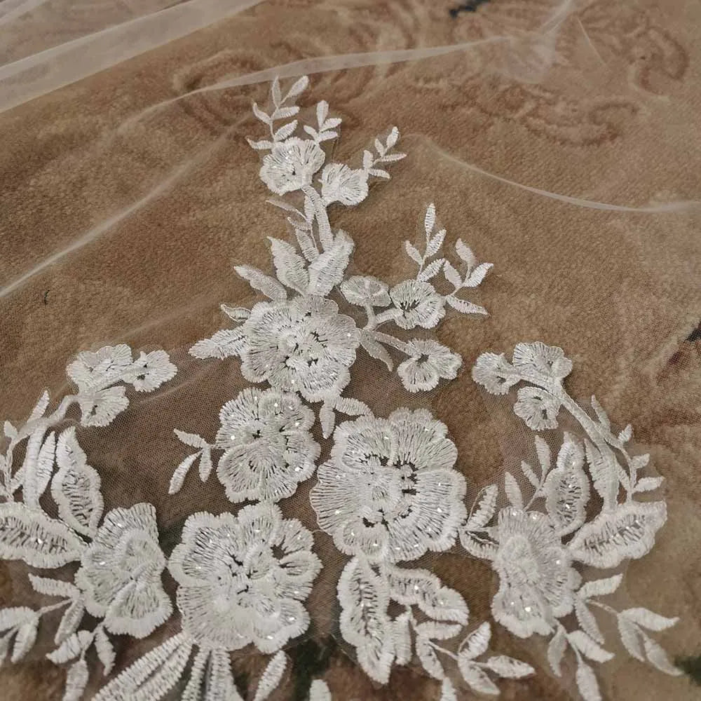 Customized High Quality Vintage Wedding Veil 3.5M Long Special Cut Royal Bridal Veil with Comb Bling Sequins Lace Veil