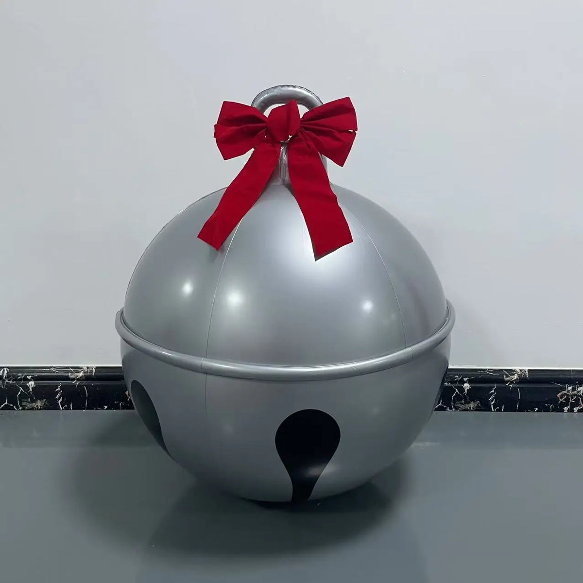 24 Inch Inflatable Christmas Ball Jingle Bell Giant Christmas Pvc Ball Decorations Large Holiday Inflatables Ornaments with Red