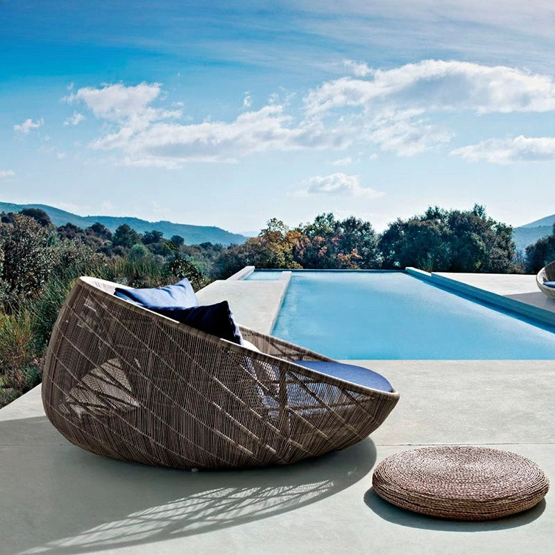 Outdoor sofa courtyard terrace leisure large round bed hotel open-air rattan bed outdoor garden sun room lounge chair sofa