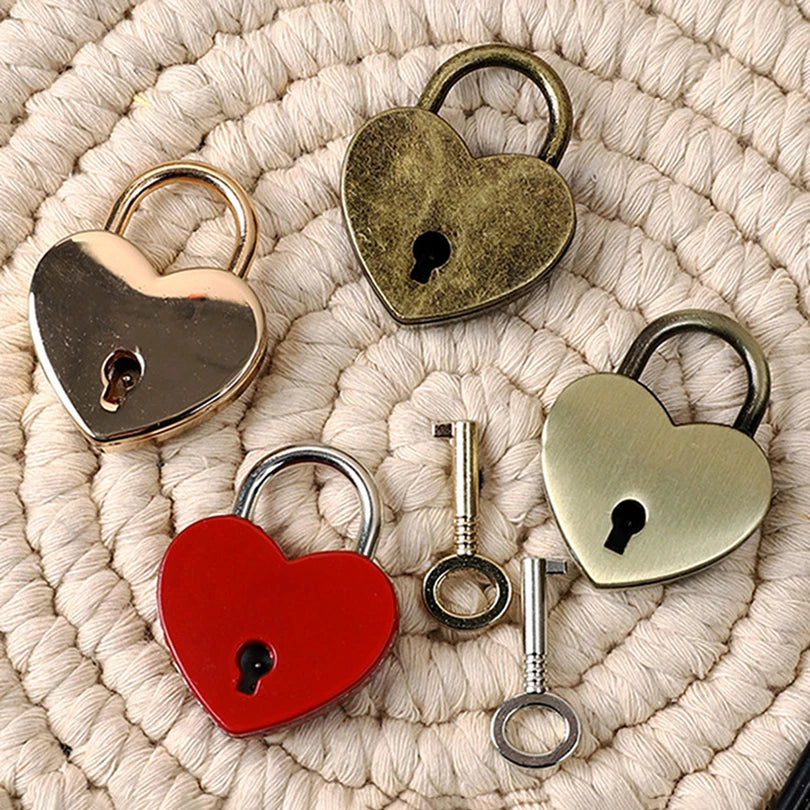 Custom Name Padlock Heart Shape Personalized Name Lock With Key For Bag Suitcase Luggage Box Vintage Mini Customized Name Lock