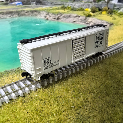 1:160 N Scale White Refrigerated Compartment Train Model, Compatible with Standard Track for Railway Diorama & Collector Disp