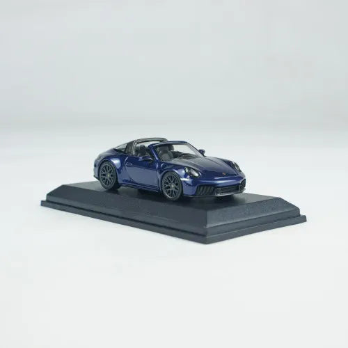 MINICHAMPS 1:64 911 (992.2) TARGA 4 GTS -2025- A realistic alloy car model for static display, boys' toy, adult collection piece