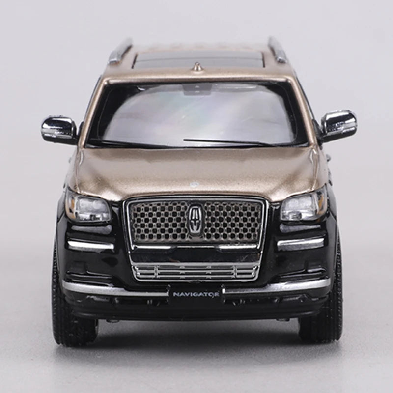 SHADOW PRO 1:64 Lincoln Navigator L Black/Silver Alloy Model Car