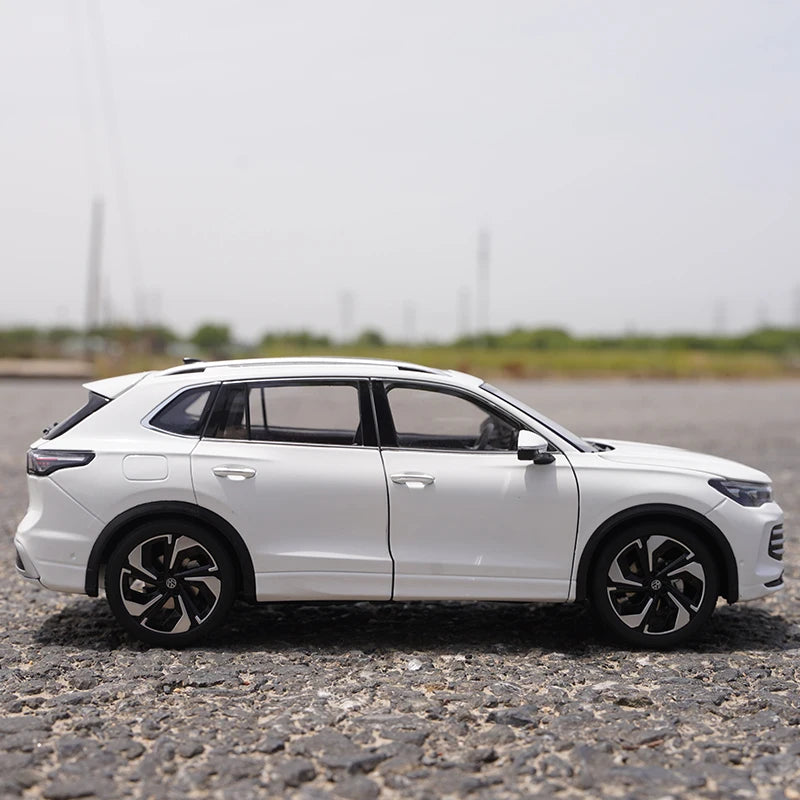 New 1:18 2025 VW Tiguan L PRO SUV Alloy Car Model Diecast Metal Vehicles Car Model High Simulation Childrens Toy Gift Decoration