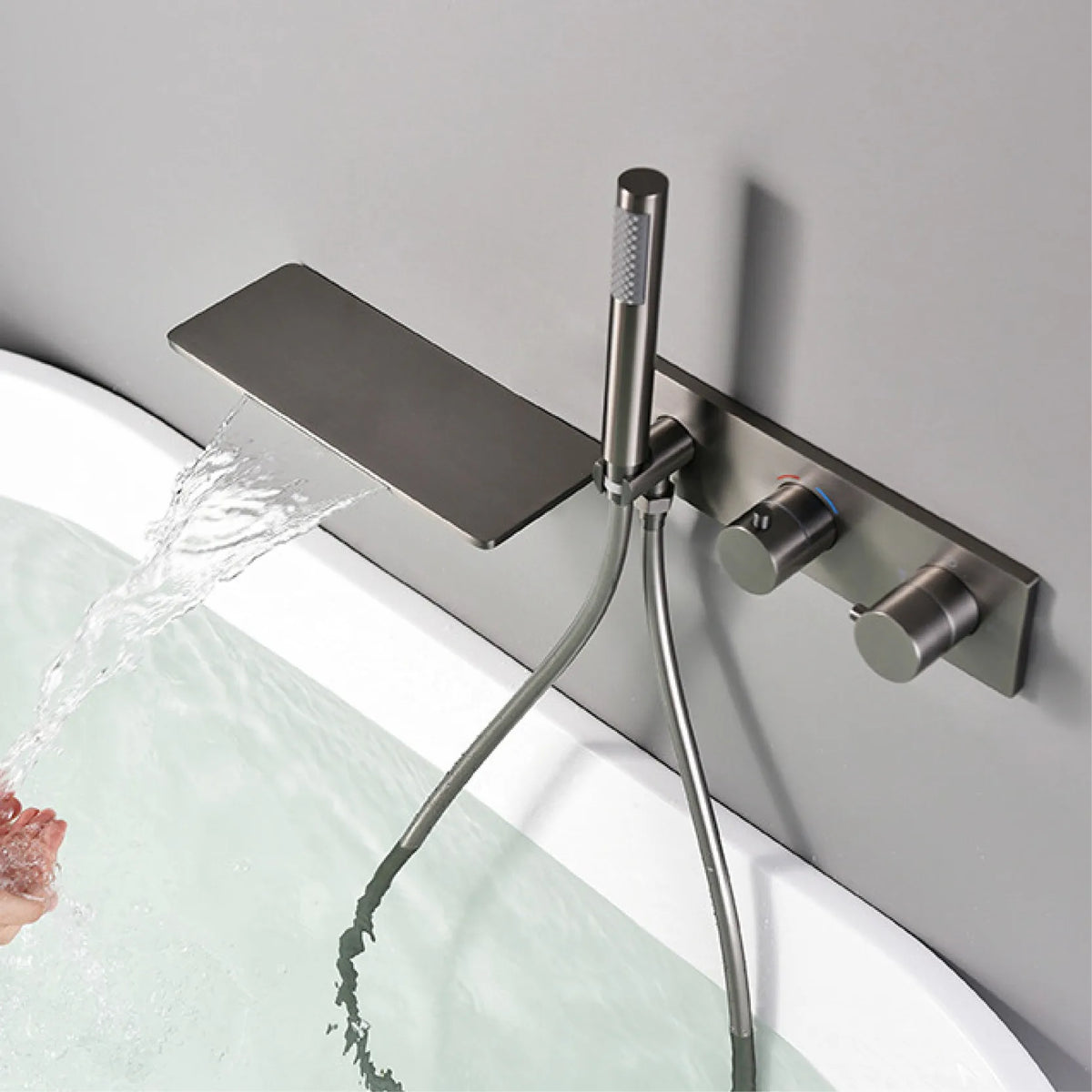 Light luxury brass thermostatic Gun gray bathroom faucet Wall-mounted design Double handle  Cold & Hot dual-control bathtub Tap