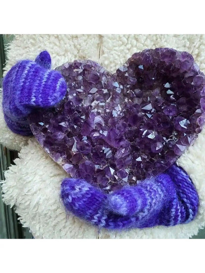 Brazilian Deep Amethyst Cluster Love is used to relieve stress, attract peach blossom luck, and give gifts for the school season