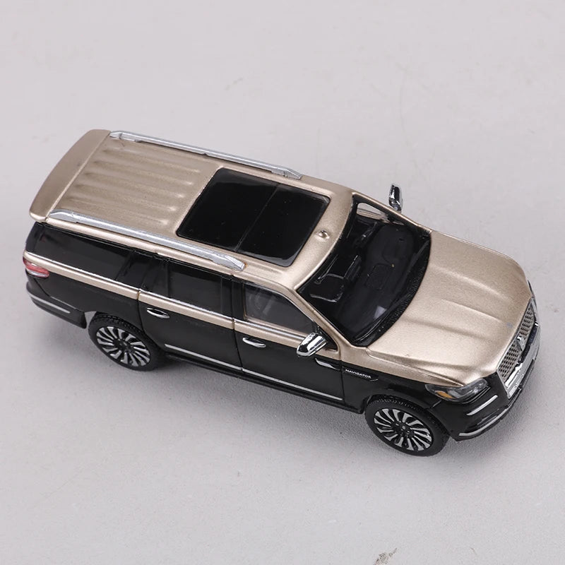 SHADOW PRO 1:64 Lincoln Navigator L Black/Silver Alloy Model Car