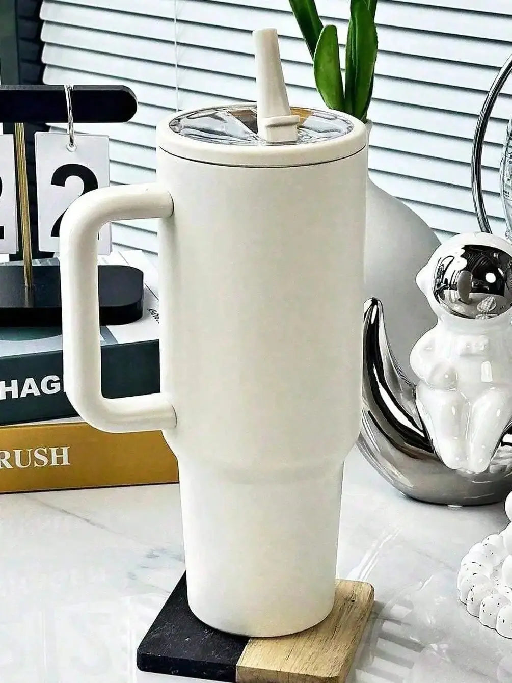 Large Capacity Car Insulated Water Bottle 40oz Leak-Proof Stainless Steel Travel Cup with Lid Straw Handle for Hot and Cold Drinks