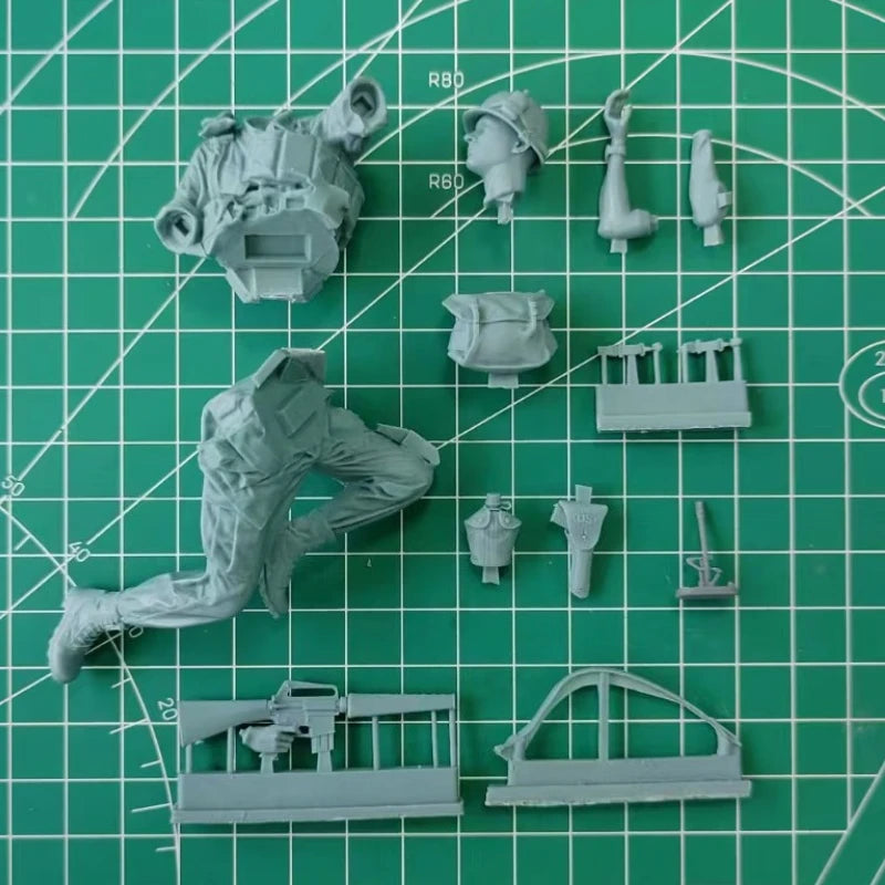 1/16 Scale Die-Cast Resin Figure Model Kit Vietnam War US Army Infantry Sitting Position Unassembled and Unpainted
