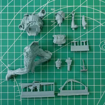 1/16 Scale Die-Cast Resin Figure Model Kit Vietnam War US Army Infantry Sitting Position Unassembled and Unpainted