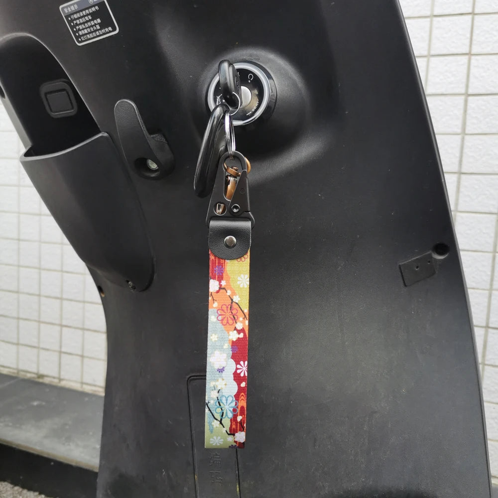 Newest Japanese JDM Modified Culture Seal Eagle Beak Clasp Wrist with Key Clasp Keychain Key Ring For Lonely Driver