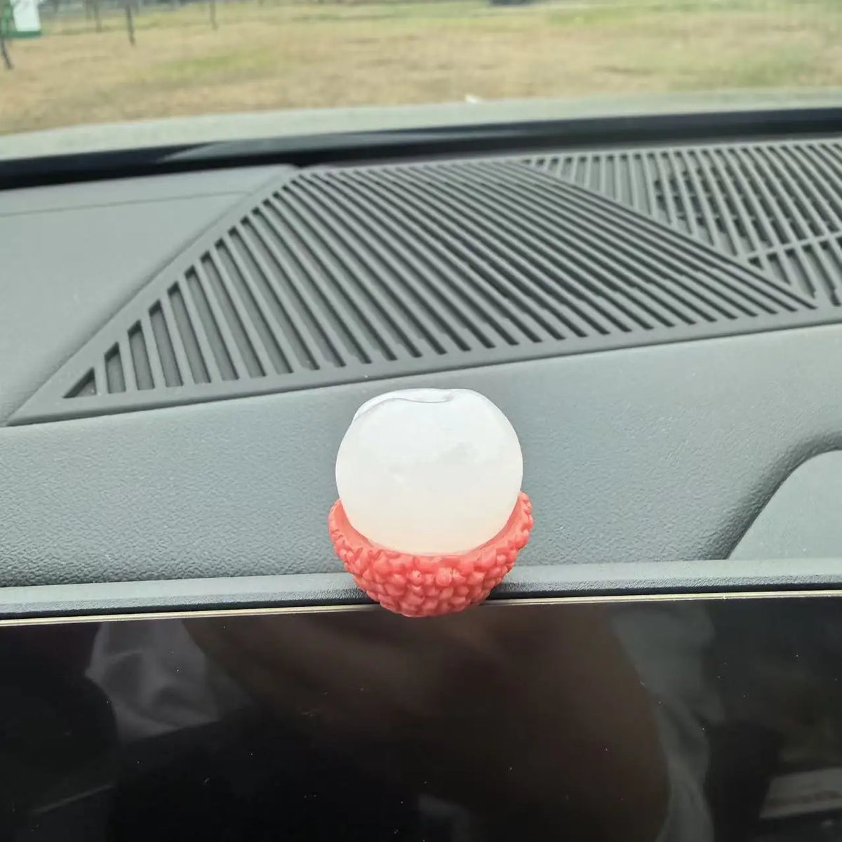 Personalized and creative cartoon car decorations on the center console, simulating orange and lychee car decorations