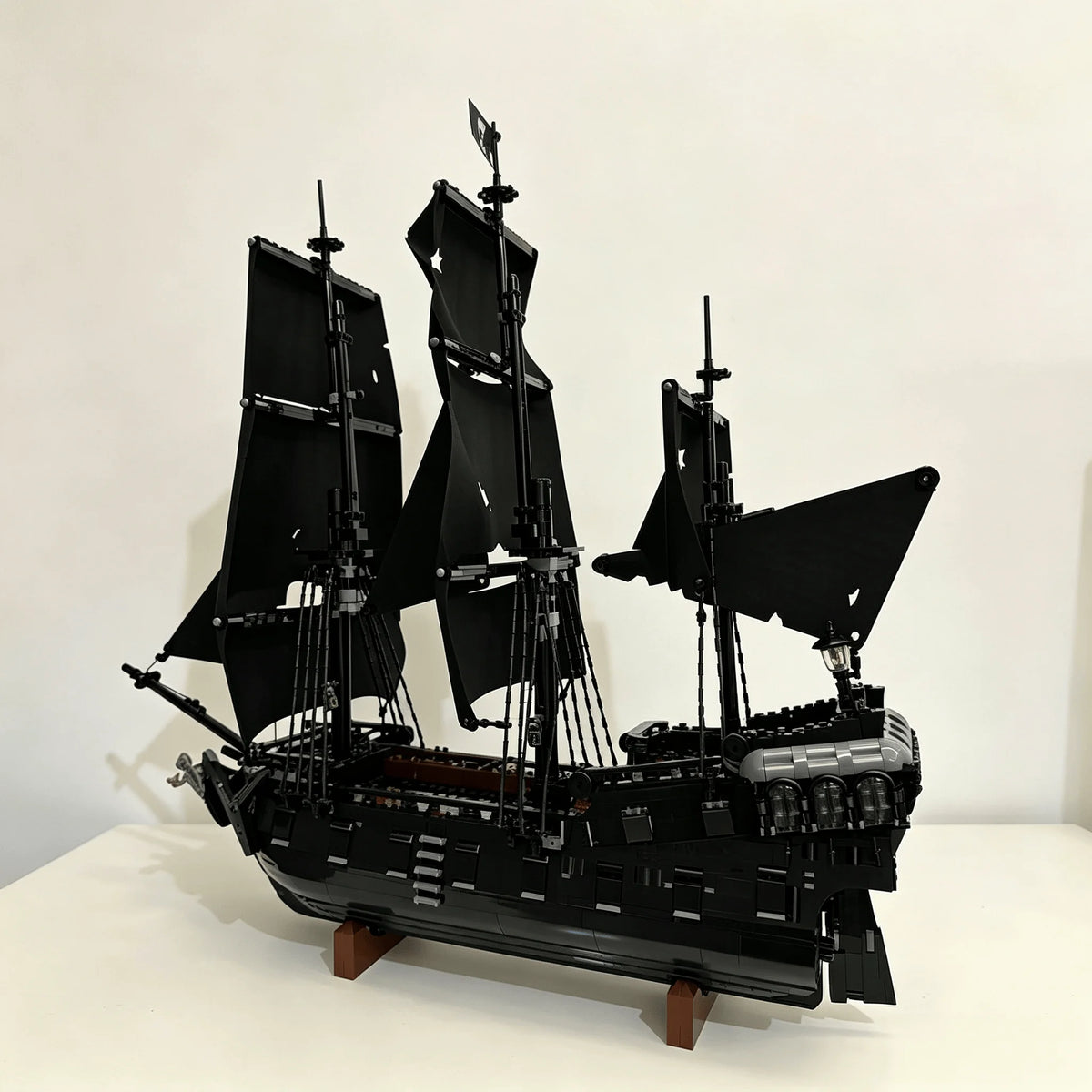 Ready Stock 2862Pcs Pirate Ship Building Blocks Set with 9 Minifigures, Home Decor Ornament Model, Holiday Gift