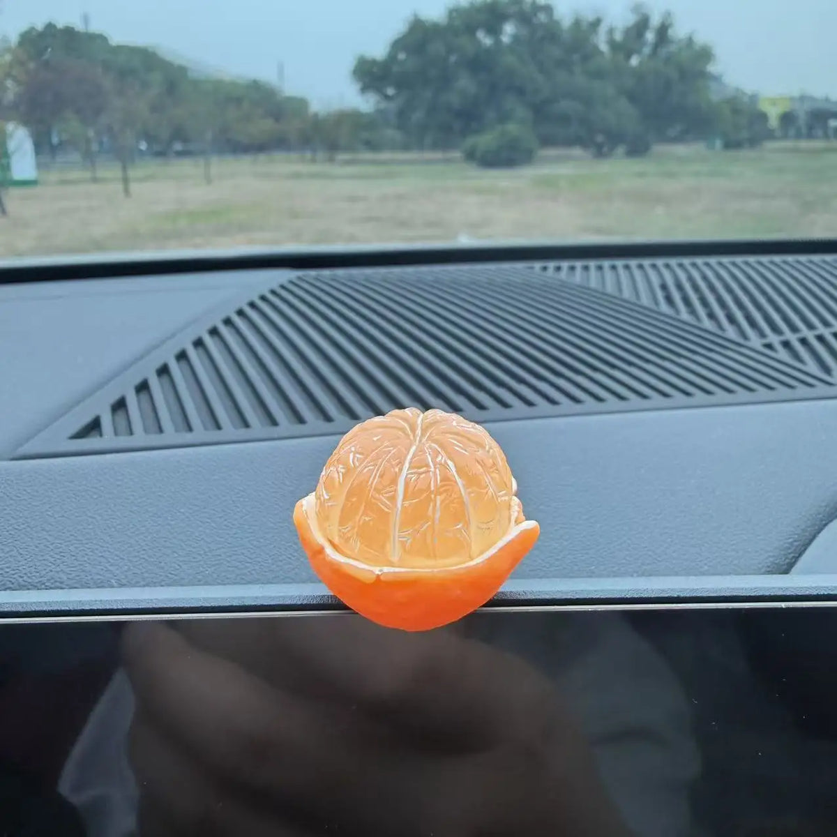 Personalized and creative cartoon car decorations on the center console, simulating orange and lychee car decorations