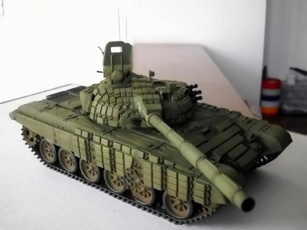 Trumpeter 1/35 Scale Assembly Model Russian T-72B Armored Army Main Battle Tank Kits With Electric Military Scale Model DIY Tank