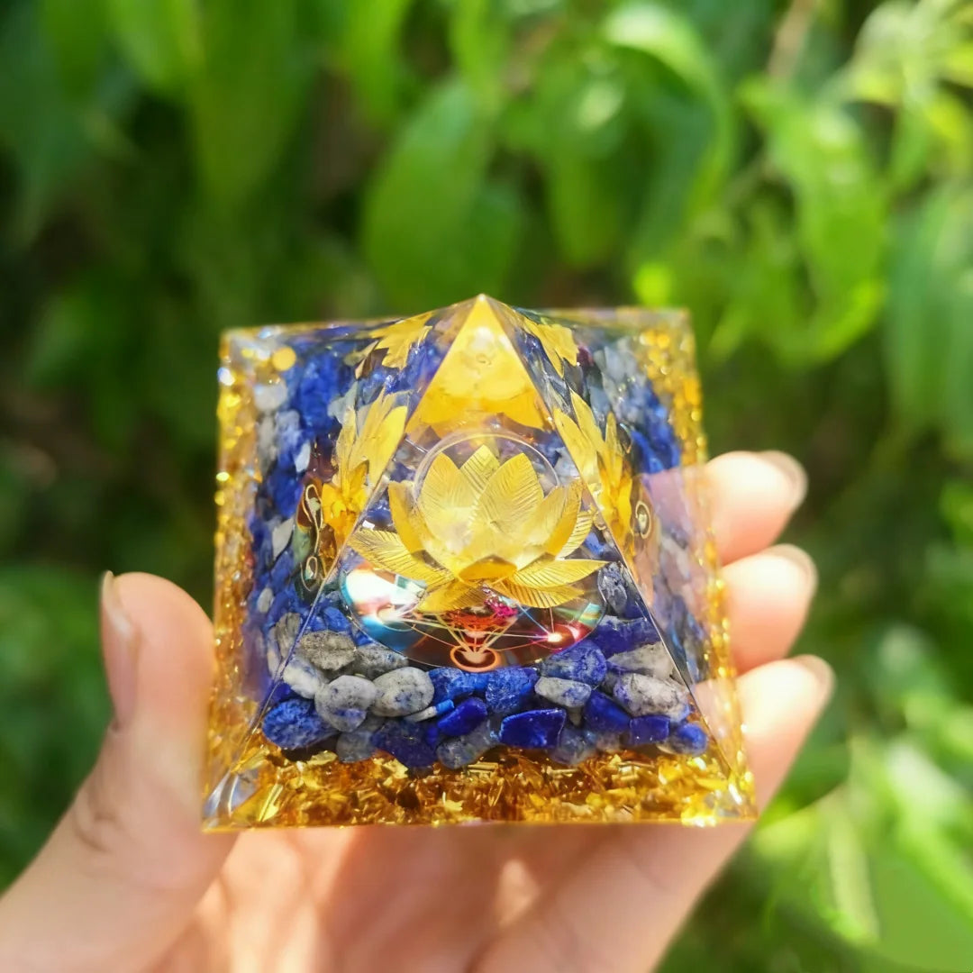 1pc Lapis Lazuli Lotus Symbole Orgone Pyramide, Crystal Organite Pyramid, Pyramid Ornament Lapis Lazuli Resin