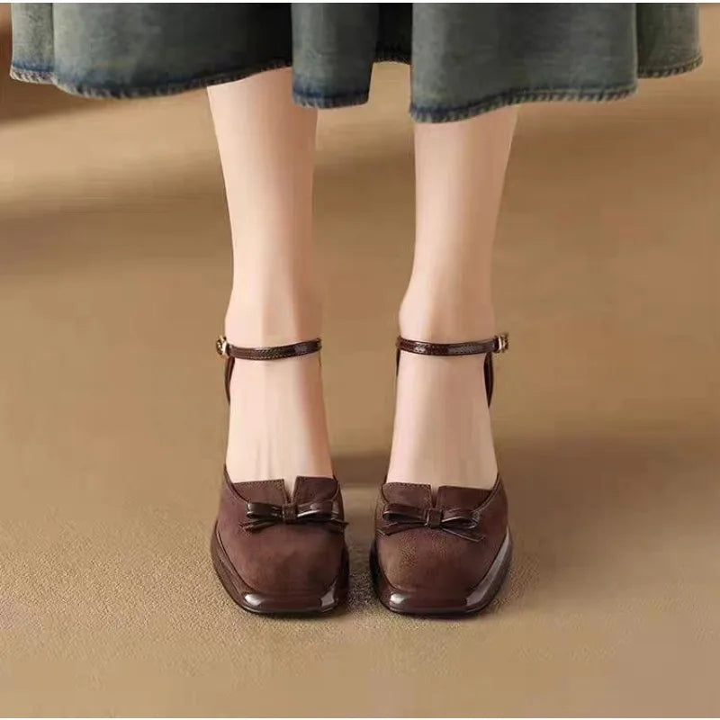 High-end retro one-piece strap high-heeled shoes - 2026 summer new fashion ladies' bow-shaped square-toe chunky heel sandals