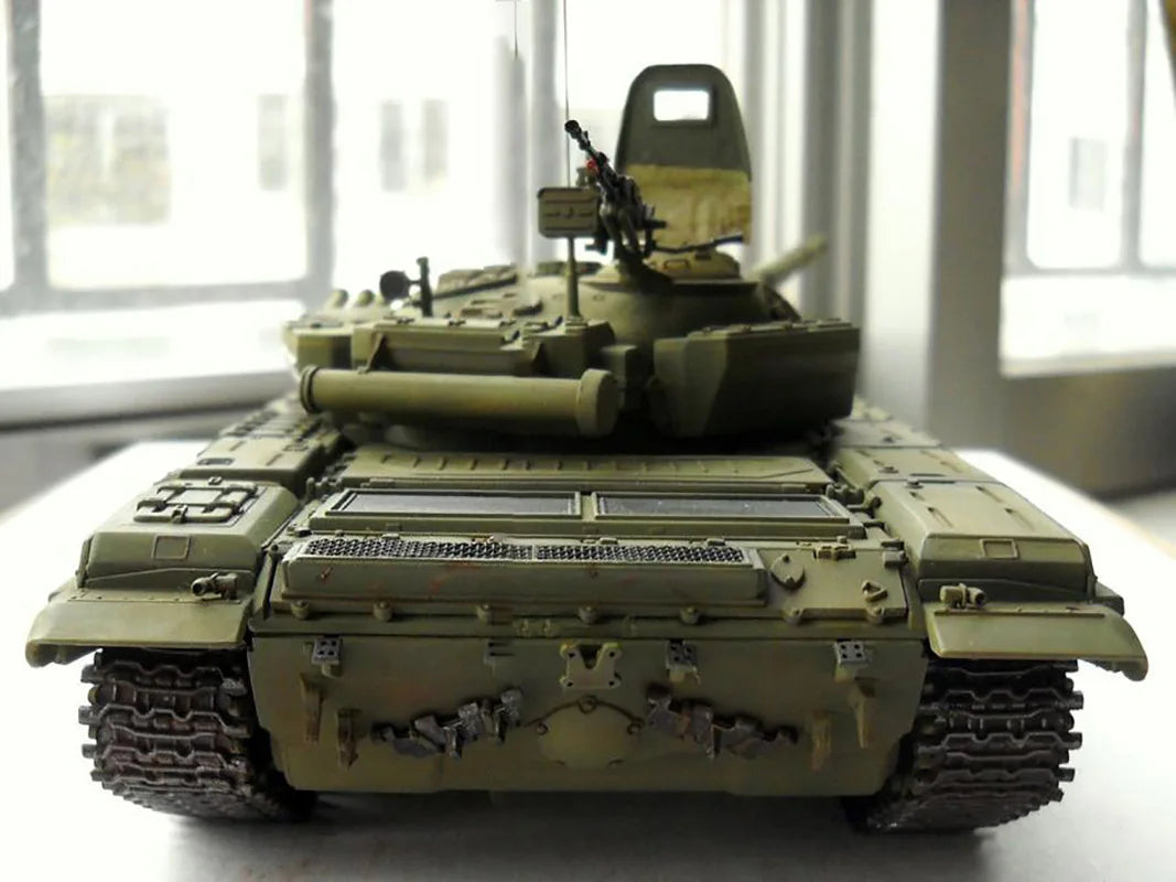 Trumpeter 1/35 Scale Assembly Model Russian T-72B Armored Army Main Battle Tank Kits With Electric Military Scale Model DIY Tank