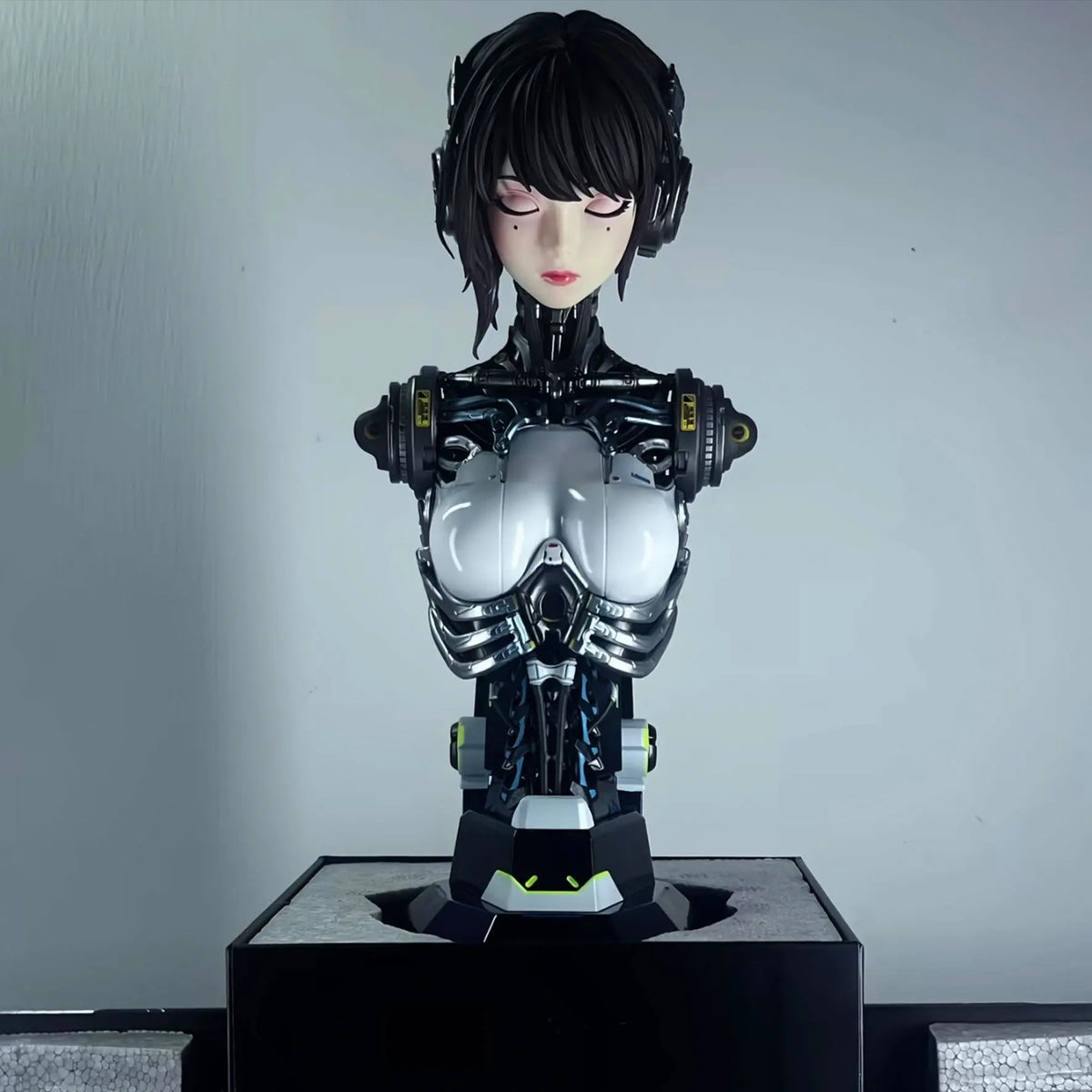 ASH Ling Cage Bust Statue Art Toy Collectible Statue Home Decoration Ornament Birthday Gift