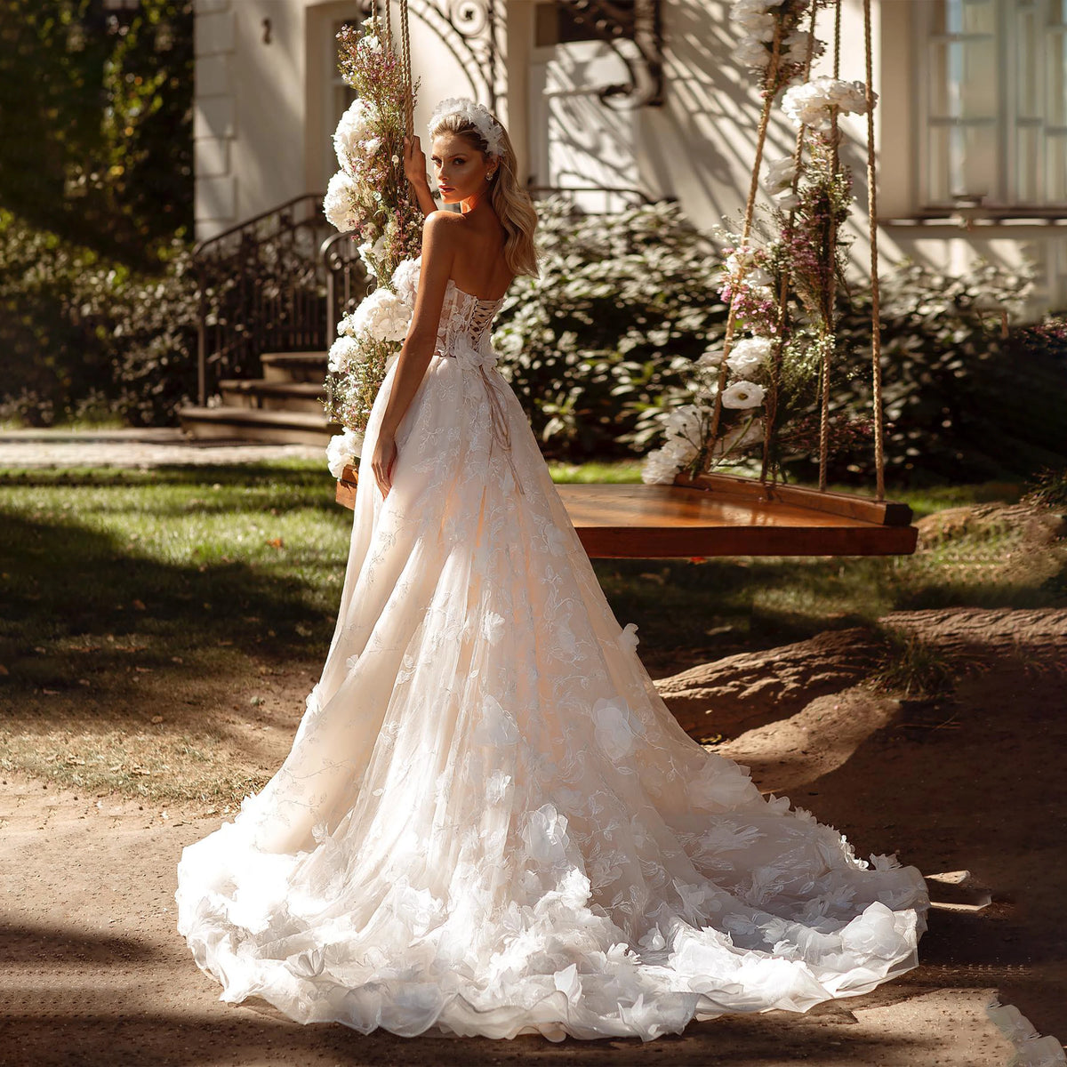 Elegant Lace Appliques Wedding Dresses Off Shoulder Long Sleeve A Line Bride Dress Strapless Luxury Bridal Gown 2026 Customized
