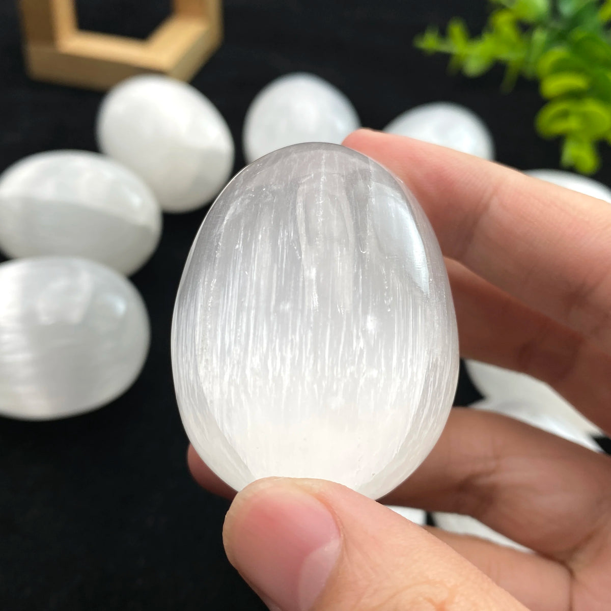 Random 1PC High Quality Natural Selenite Egg,Birthday Gift,Men/Women Gift,Scene Decoration,Crystal Ornaments,Table Decoration.