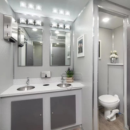 New Design Premium Luxury Modular Restroom Bathroom Trailer Canada Portable Toilet Business for Sale Customized