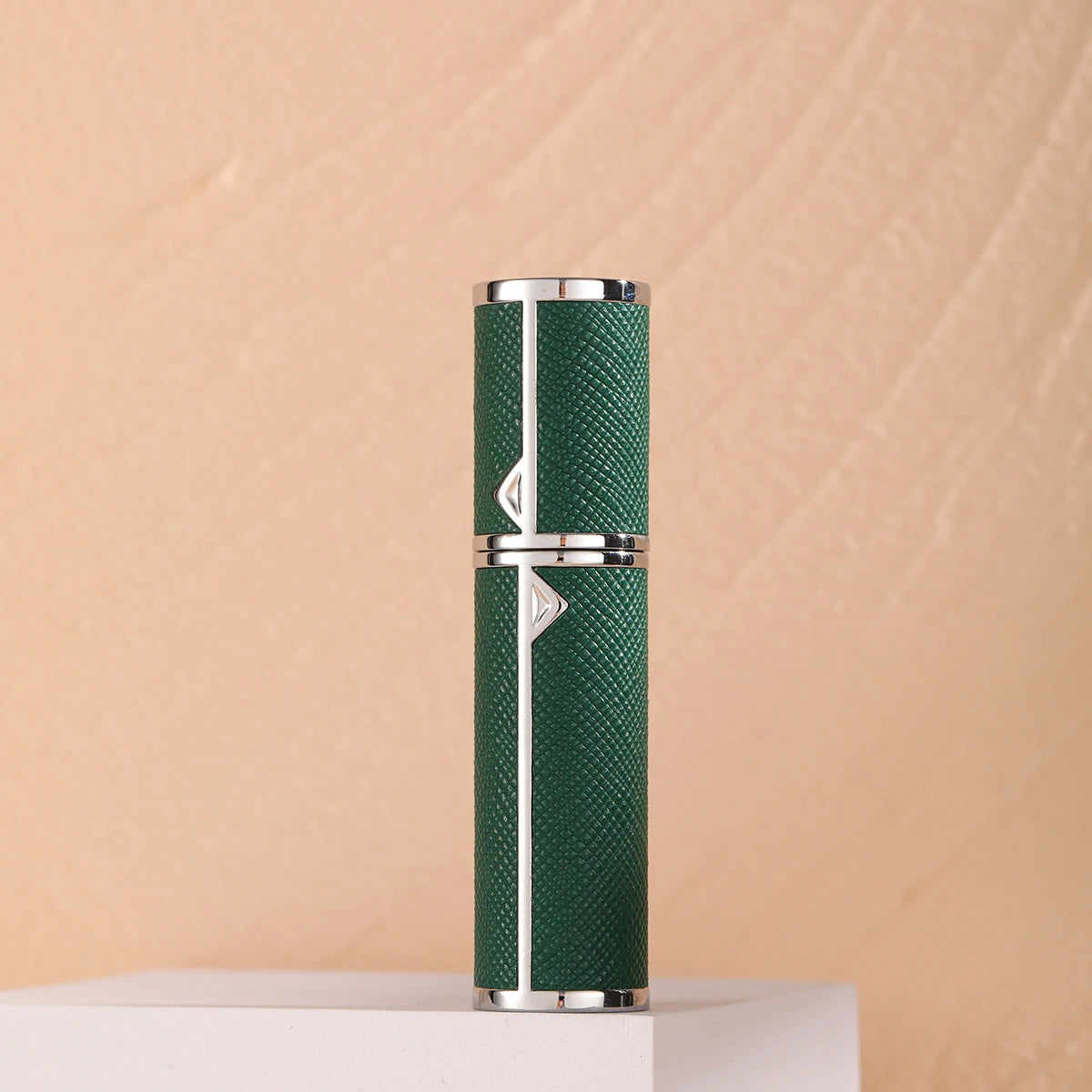 Louischanzl Premium PU leather Sprayer Suitable for Boarding Tight Sealing Travel Perfume Spray 5ml Perfume Atomizer  Bottle