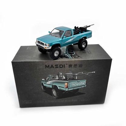 MASSDI 1:64 Toyota Hilux 1995 Single Cab 4WD Alloy Car Model