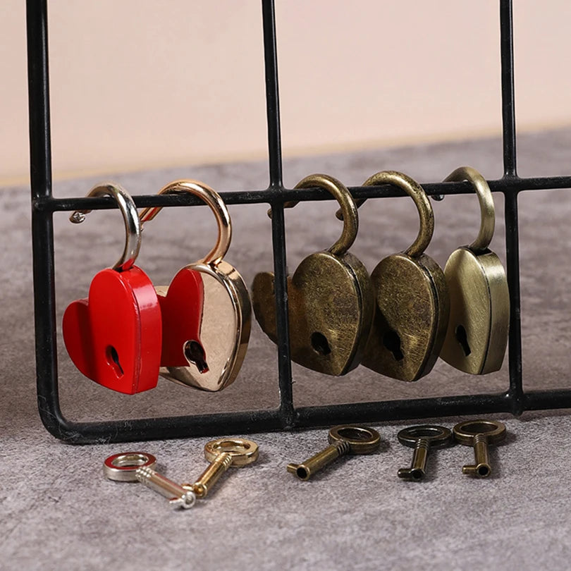 Custom Name Padlock Heart Shape Personalized Name Lock With Key For Bag Suitcase Luggage Box Vintage Mini Customized Name Lock