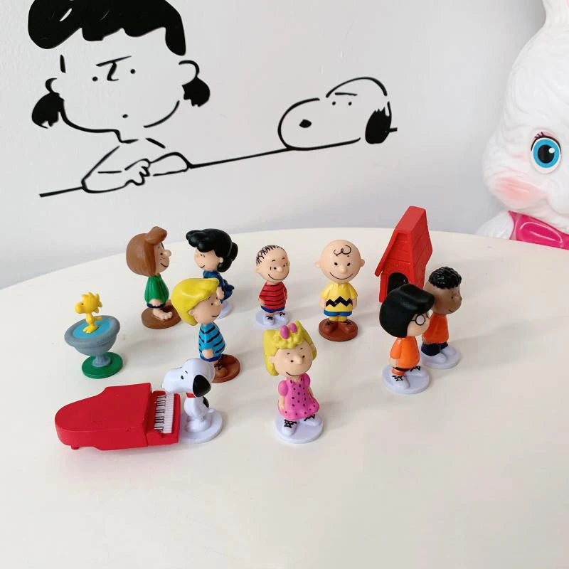 12Pcs/Set Hot Selling Japan Cartoon Peanuts Snoopy  Mini Figure Model Toys Miniature Cake People Collection Props