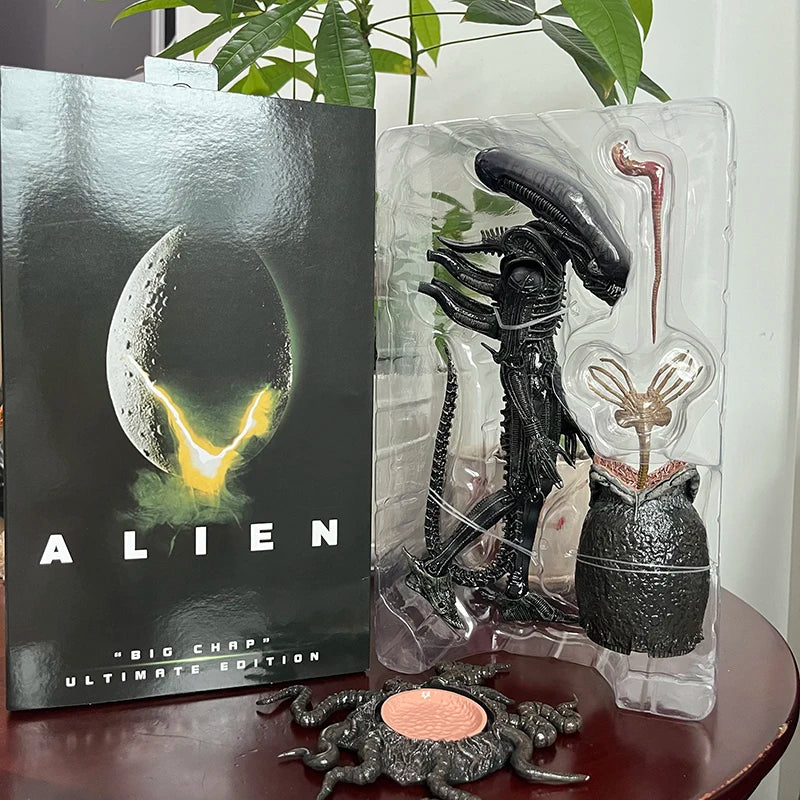 NECA Alien Vs Predator Action Figure Aliens vs Predator Grid Alien Xenomorph Translucent Model Toys 2pcs Desktop Collection Gift