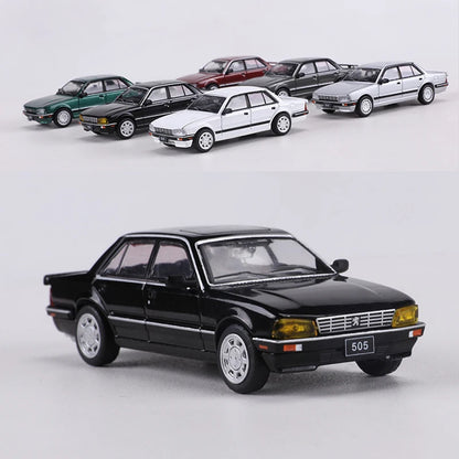 DCT 1:64 505 Sedan Alloy Model Car