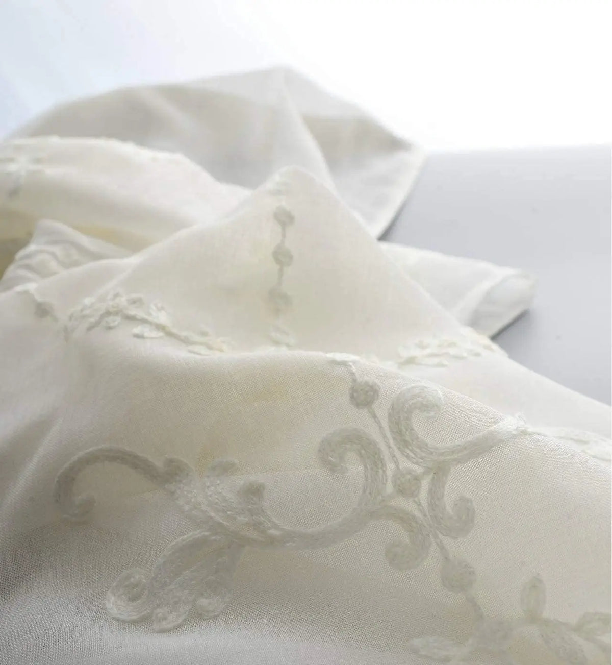 White European Sheer Voile Curtains Drapes Floral Embroidered Design Rod Pocket Top for Living Dining
