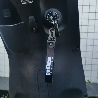 JDM Style Car Keychain Hokkaido Gift Keyring Auto Motorcycle Wanted Key Steel Spring Clip Key Starp Key Pendant Accessories