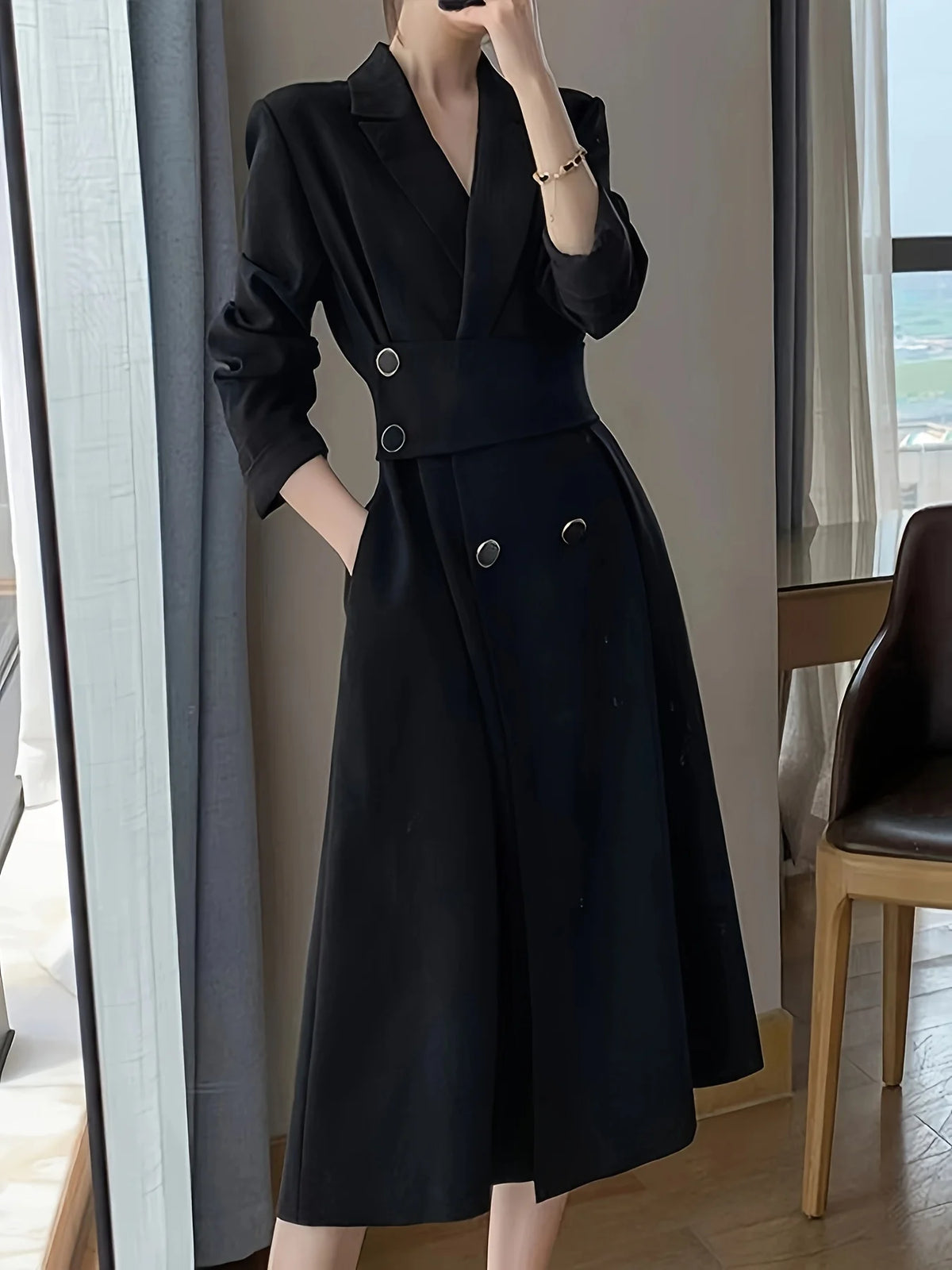 A black long-sleeved dress that is slimming and elegant, with a suit-style design.