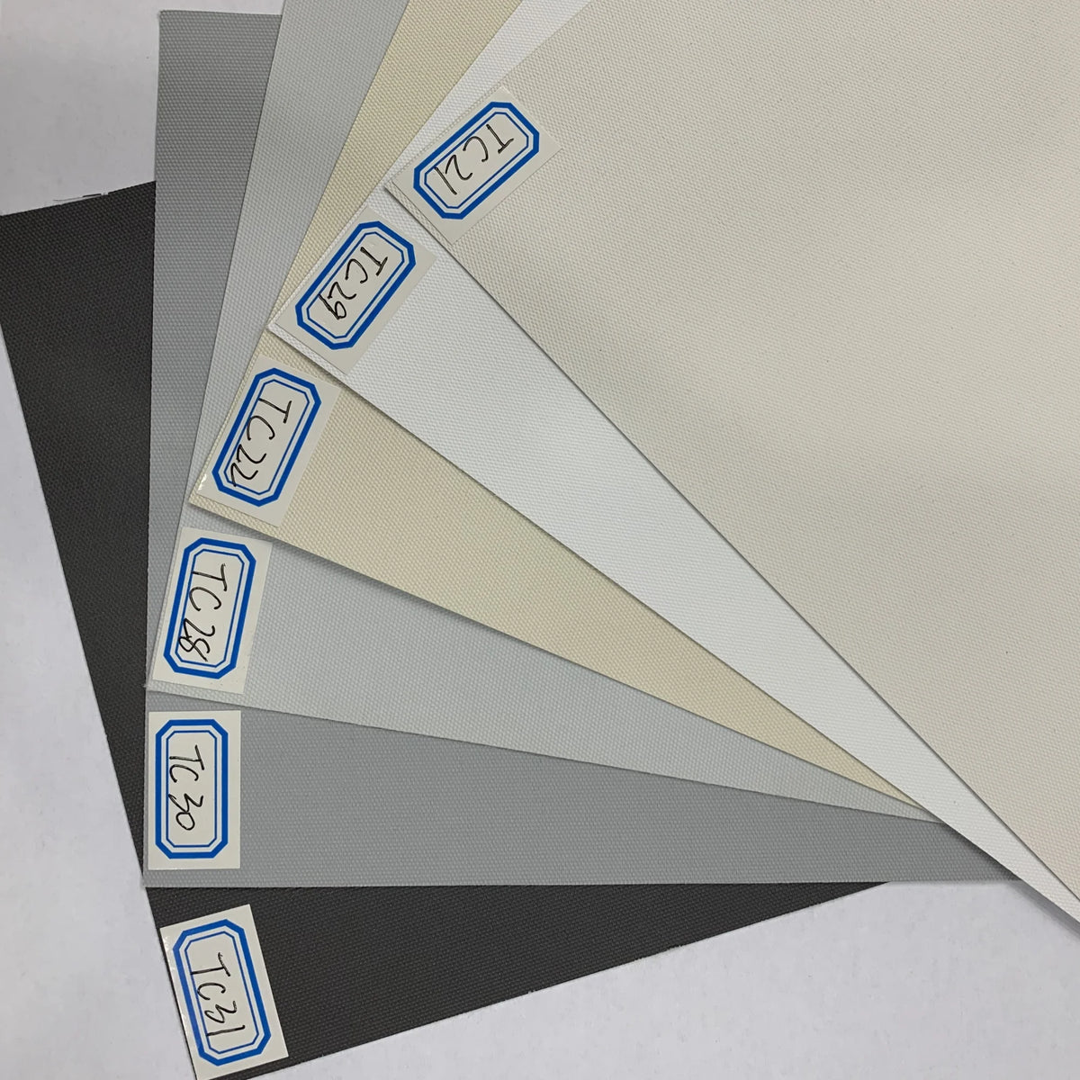Hot Selling Factory Price 100%Blackout Privacy Protection Child Safety Manual Cordless Roller Blinds For Windows