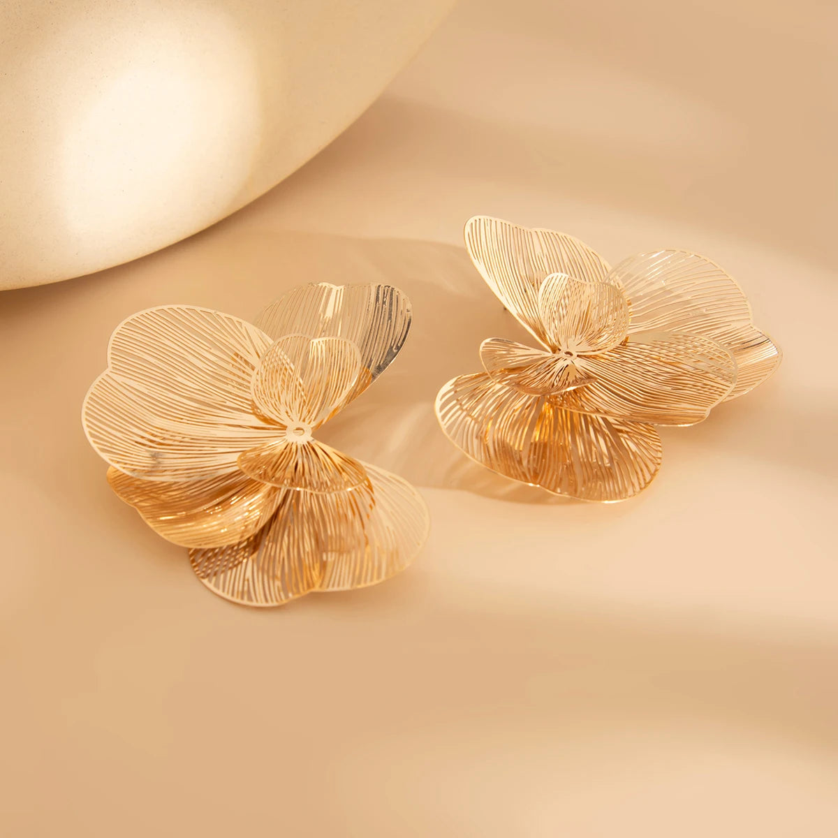 Ingemark Creative Chic Petal Flower Stud Earrings for Women Trendy Wed Bridal Gold Color Piercing Earring Daily Jewelry Gifts