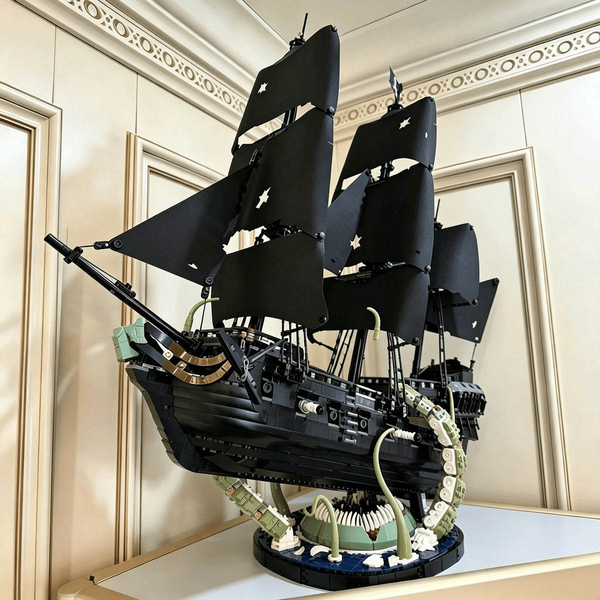 Ready Stock 2862Pcs Pirate Ship Building Blocks Set with 9 Minifigures, Home Decor Ornament Model, Holiday Gift