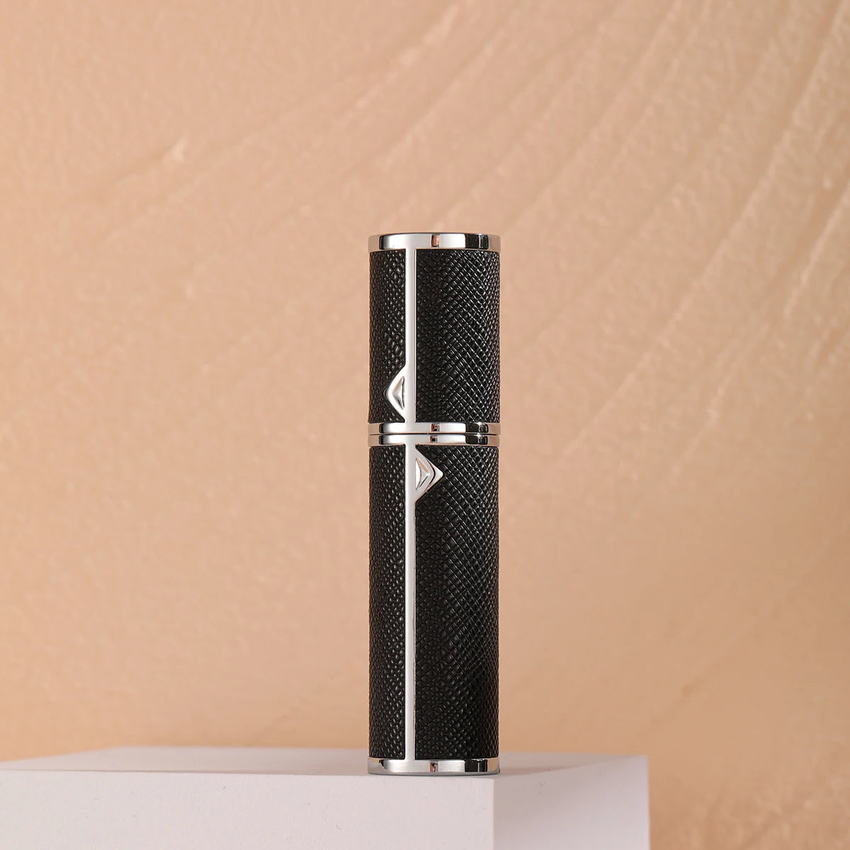 Louischanzl Premium PU leather Sprayer Suitable for Boarding Tight Sealing Travel Perfume Spray 5ml Perfume Atomizer  Bottle