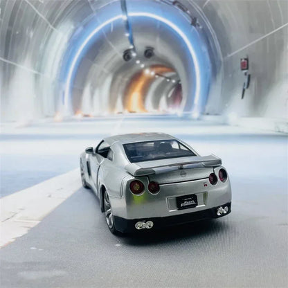 JADA 1:24 2009 NISSAN GT-R (R35) Alloy Car Model Boutique Children's Toys Hobby