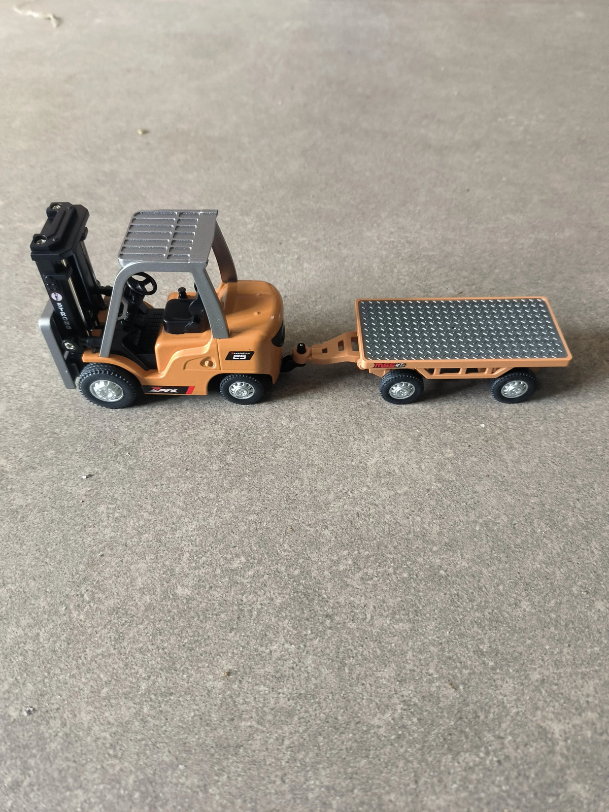 2026 New 1/64 Remote-Controlled Alloy Forklift Engineering Vehicle Tabletop Toys Model Collection Gift For Boys